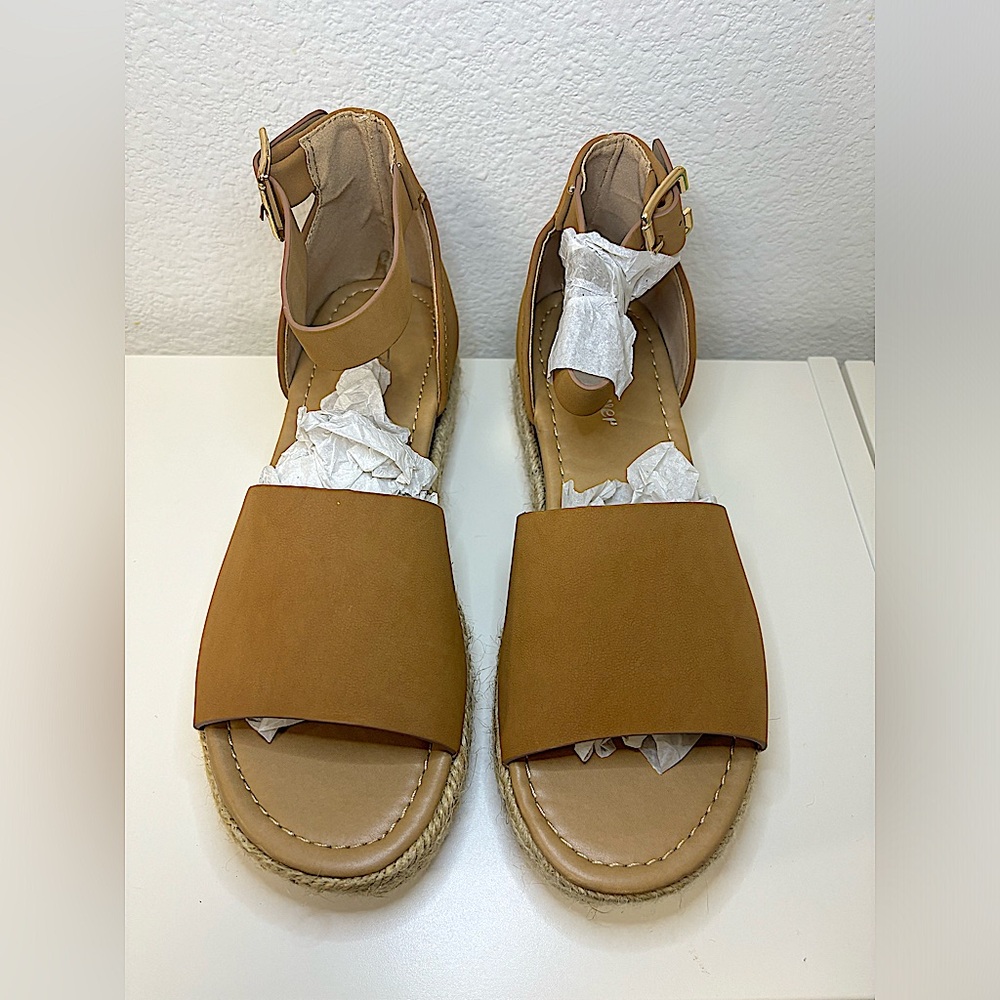 FOREVER Women's Talus Microsuede Sandal Size 8